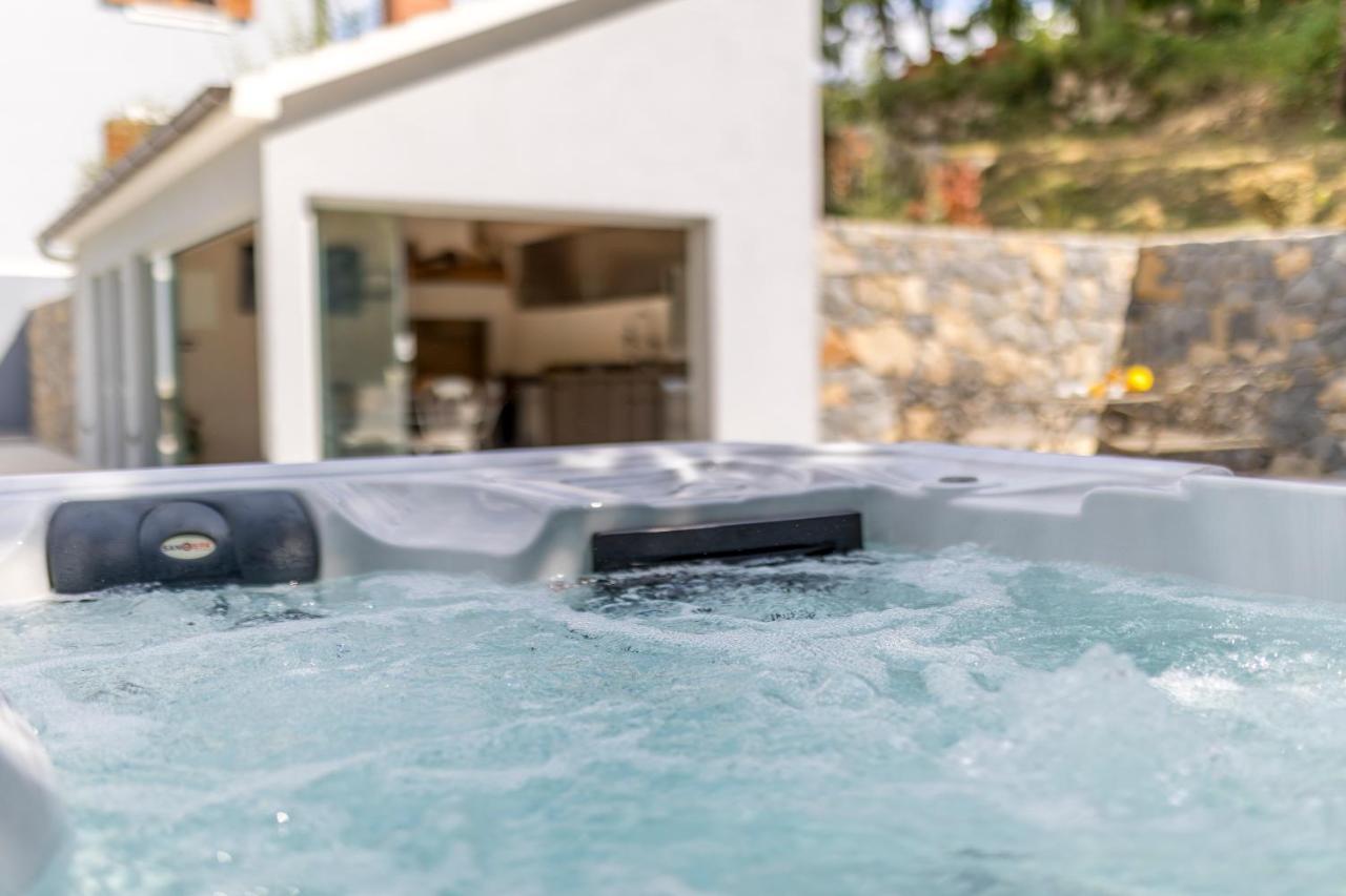 Villa Grey Stone Gata Bagian luar foto