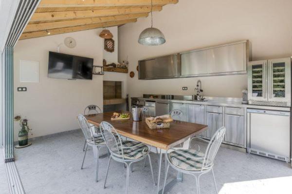 Villa Grey Stone Gata Bagian luar foto