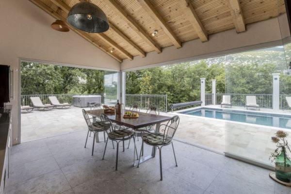 Villa Grey Stone Gata Bagian luar foto
